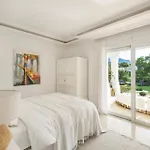 Newly Renovated Frontline Golf 7 Bdrm Luxury *