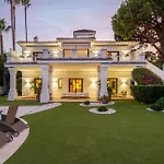 Newly Renovated Frontline Golf 7 Bdrm Luxury