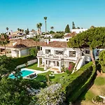 Newly Renovated Frontline Golf 7 Bdrm Luxury *