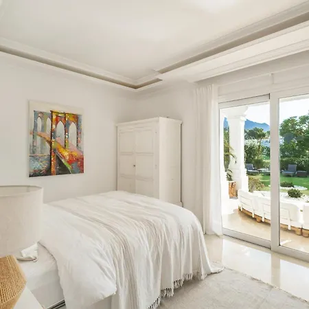 Newly Renovated Frontline Golf 7 Bdrm Luxury *
