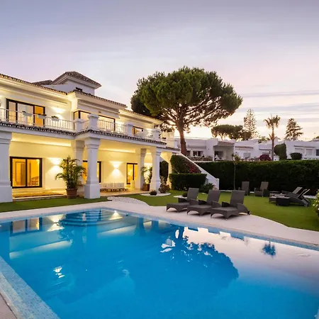 Apartman Newly Renovated Frontline Golf 7 Bdrm Luxury Estepona
