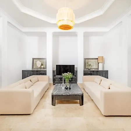 Newly Renovated Frontline Golf 7 Bdrm Luxury *
