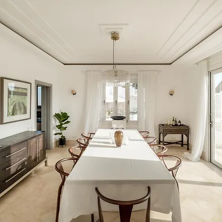 Newly Renovated Frontline Golf 7 Bdrm Luxury Apartman