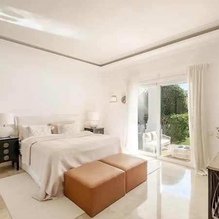 Newly Renovated Frontline Golf 7 Bdrm Luxury Apartman Estepona