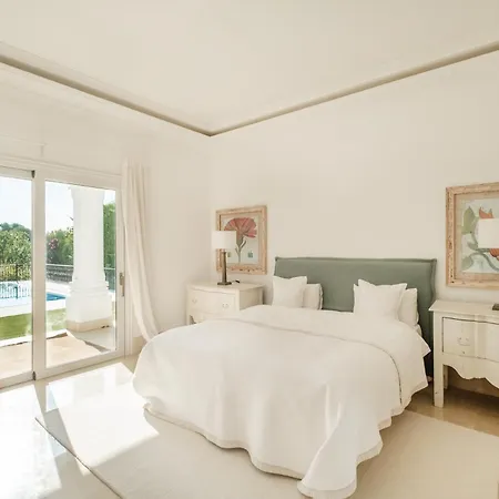 Newly Renovated Frontline Golf 7 Bdrm Luxury Apartman