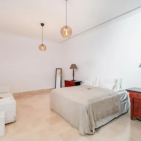 Newly Renovated Frontline Golf 7 Bdrm Luxury Apartman *