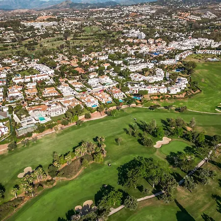 Newly Renovated Frontline Golf 7 Bdrm Luxury Apartman *